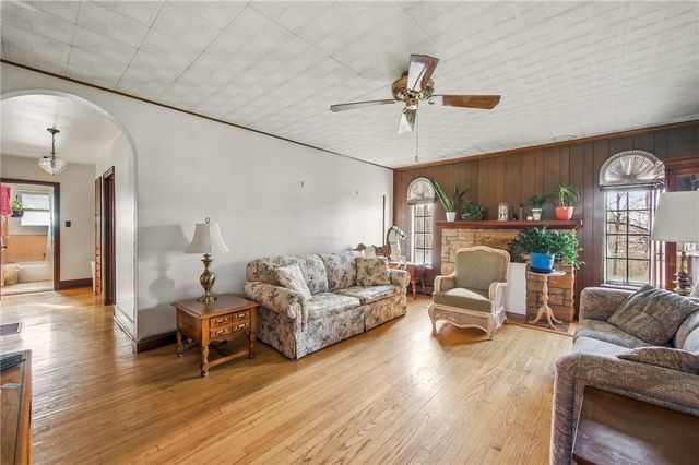 2341 S Hermitage Rd, Hermitage, PA 16148