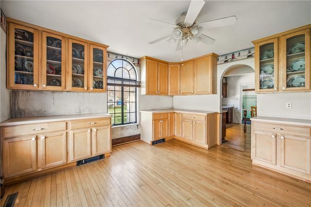 2341 S Hermitage Rd, Hermitage, PA 16148