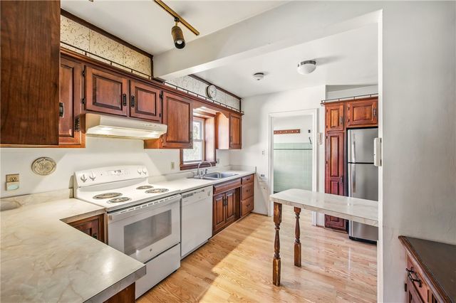 2341 S Hermitage Rd, Hermitage, PA 16148