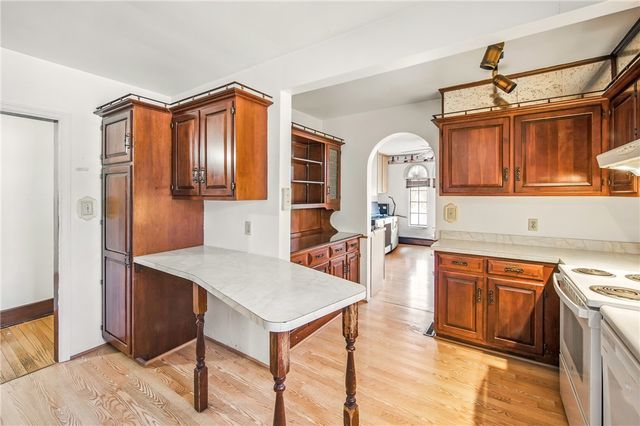 2341 S Hermitage Rd, Hermitage, PA 16148