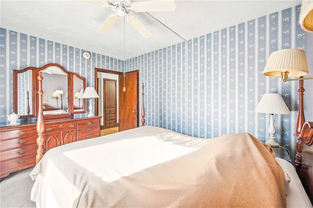 2341 S Hermitage Rd, Hermitage, PA 16148