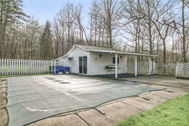 2341 S Hermitage Rd, Hermitage, PA 16148