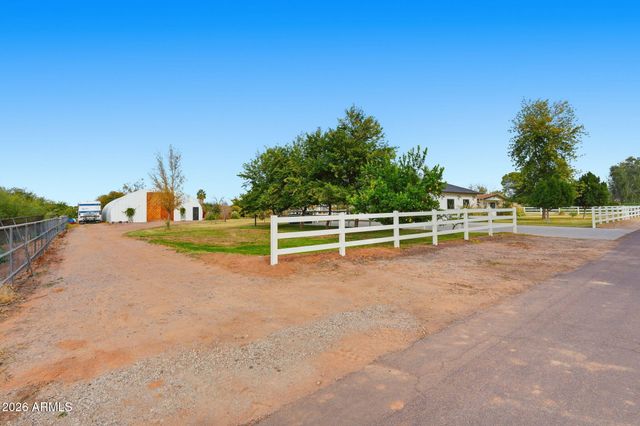 2858 E REDFIELD Road, Gilbert, AZ 85234