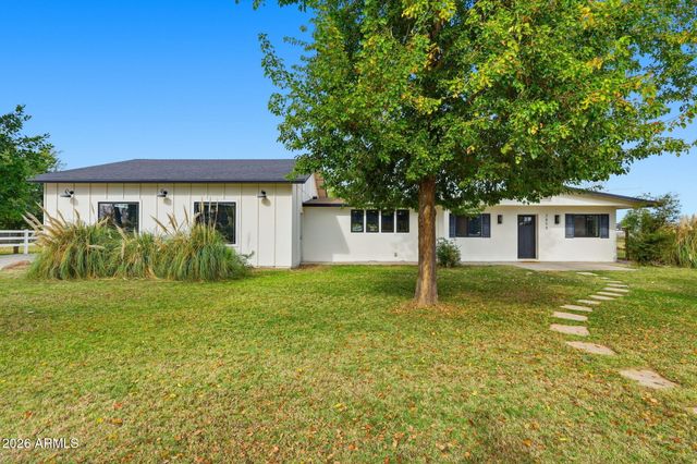 2858 E REDFIELD Road, Gilbert, AZ 85234