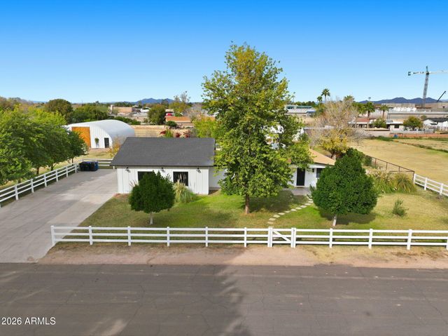 2858 E REDFIELD Road, Gilbert, AZ 85234