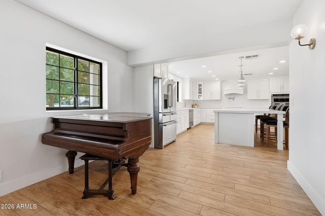 2858 E REDFIELD Road, Gilbert, AZ 85234