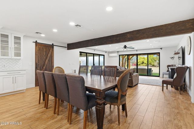 2858 E REDFIELD Road, Gilbert, AZ 85234