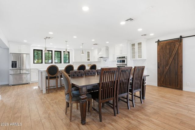 2858 E REDFIELD Road, Gilbert, AZ 85234