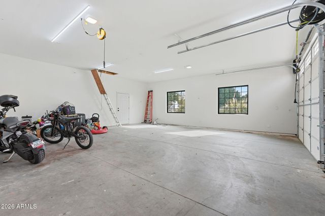 2858 E REDFIELD Road, Gilbert, AZ 85234