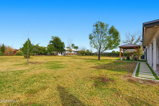 2858 E REDFIELD Road, Gilbert, AZ 85234