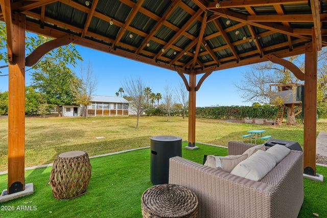 2858 E REDFIELD Road, Gilbert, AZ 85234