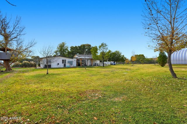 2858 E REDFIELD Road, Gilbert, AZ 85234