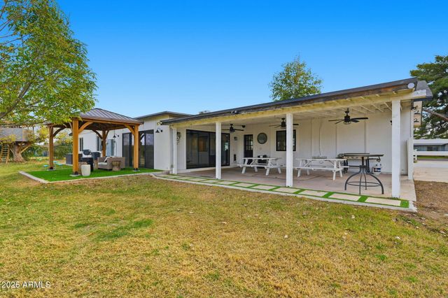 2858 E REDFIELD Road, Gilbert, AZ 85234