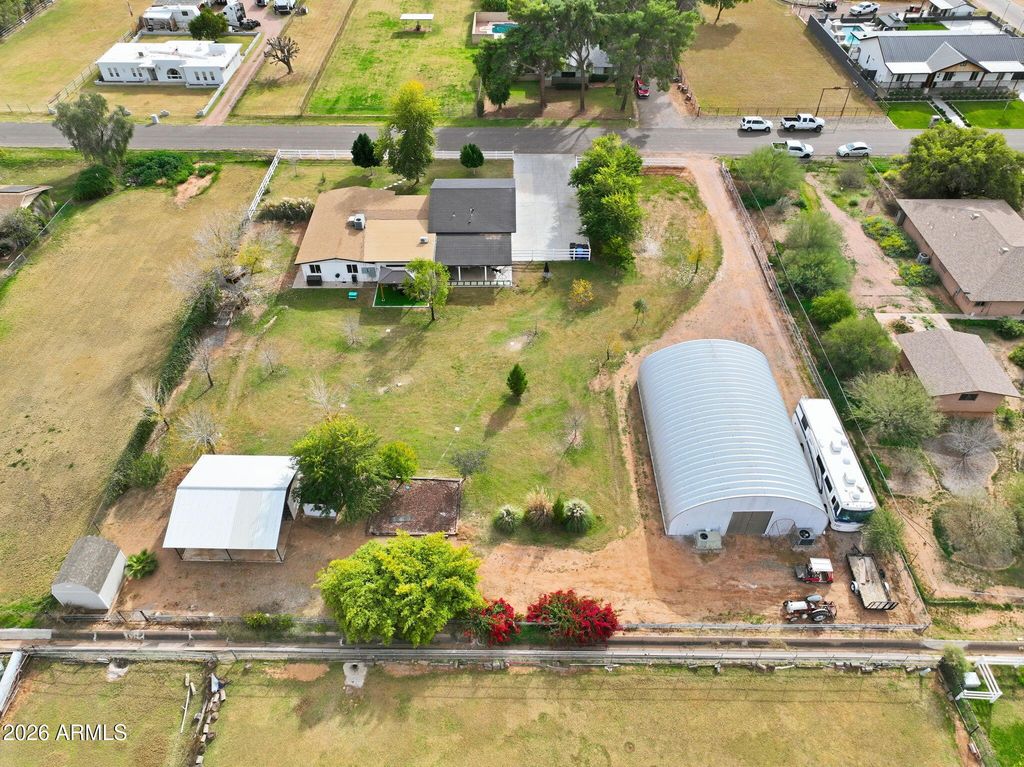 Image 10 of property listing at 2858 E REDFIELD Road, Gilbert, AZ 85234