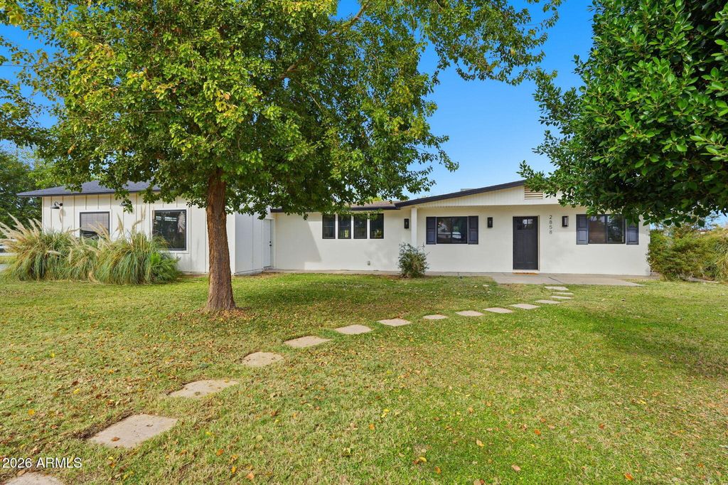 Image 18 of property listing at 2858 E REDFIELD Road, Gilbert, AZ 85234