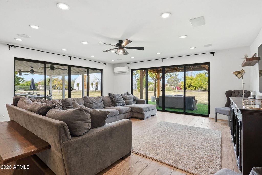 Image 20 of property listing at 2858 E REDFIELD Road, Gilbert, AZ 85234