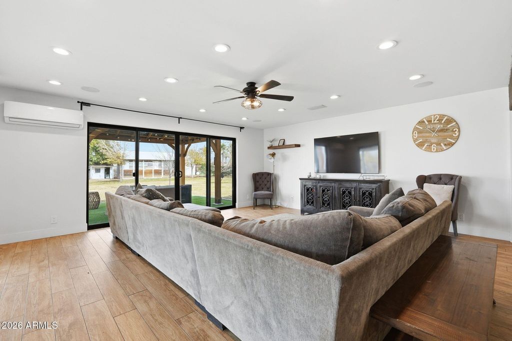 Image 21 of property listing at 2858 E REDFIELD Road, Gilbert, AZ 85234