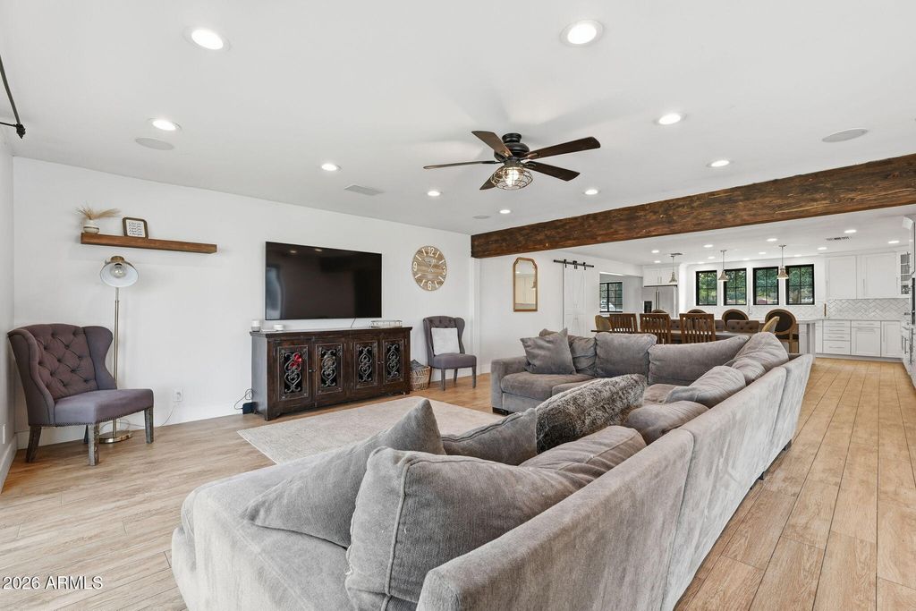 Image 22 of property listing at 2858 E REDFIELD Road, Gilbert, AZ 85234