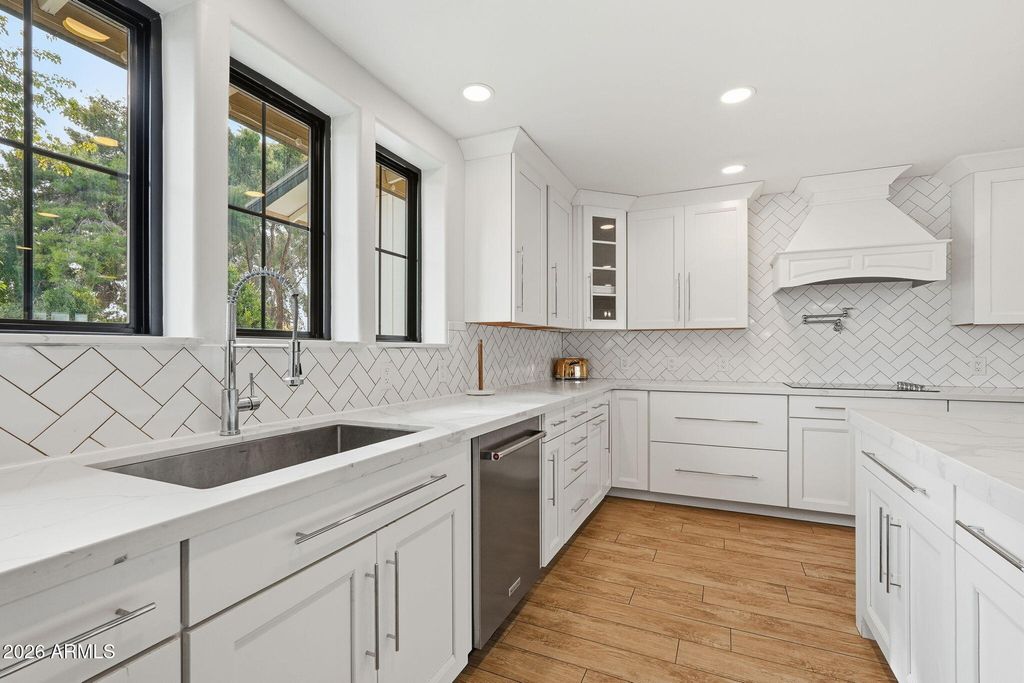 Image 25 of property listing at 2858 E REDFIELD Road, Gilbert, AZ 85234