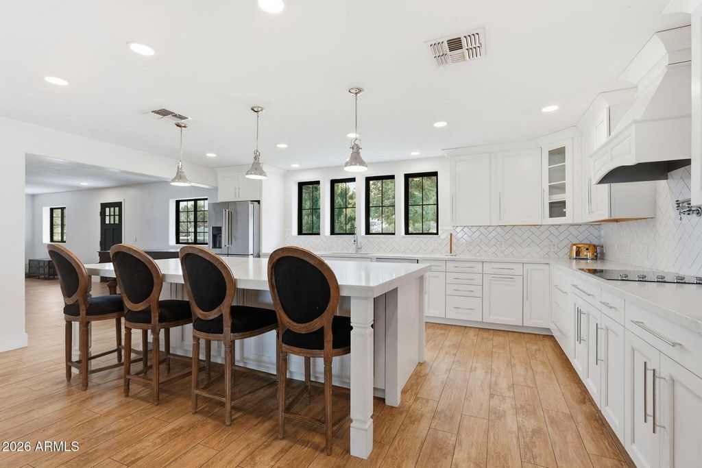 Image 27 of property listing at 2858 E REDFIELD Road, Gilbert, AZ 85234