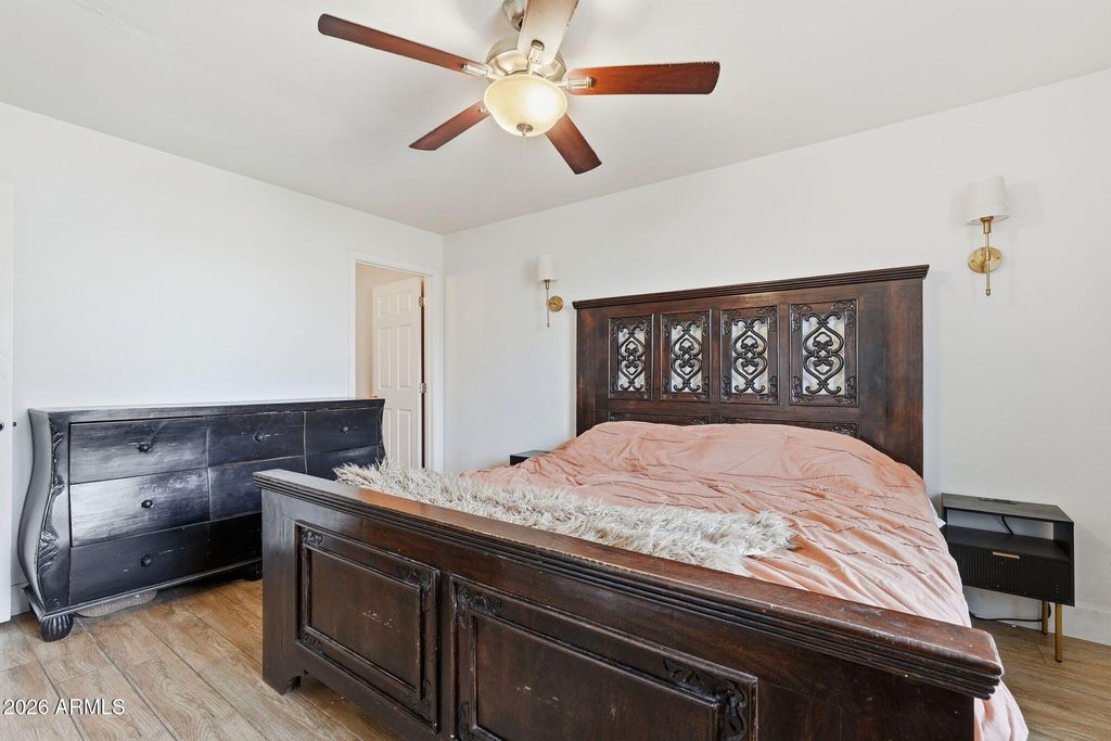 Image 32 of property listing at 2858 E REDFIELD Road, Gilbert, AZ 85234