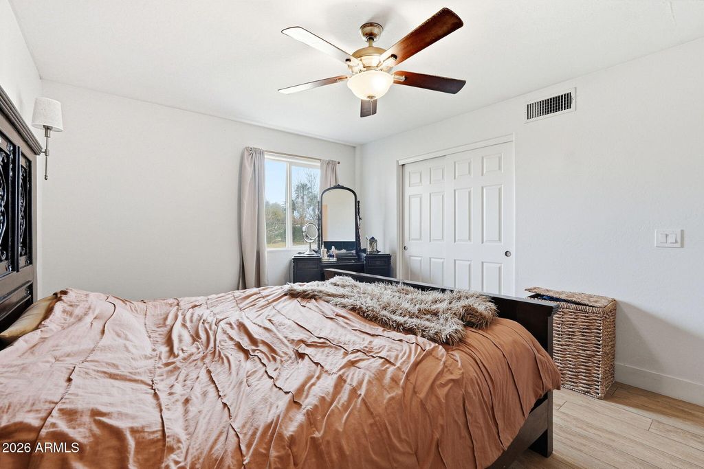 Image 33 of property listing at 2858 E REDFIELD Road, Gilbert, AZ 85234