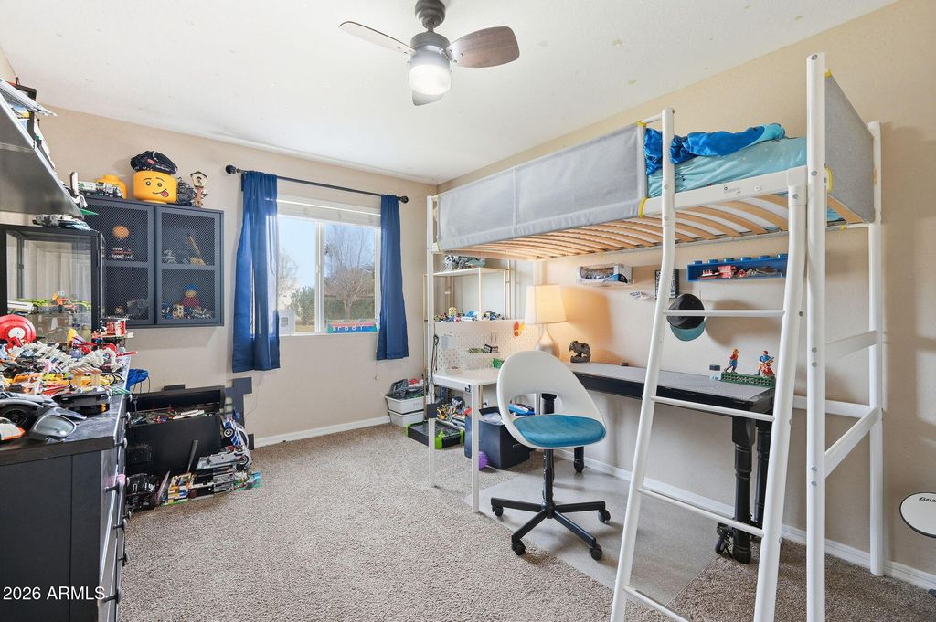 Image 34 of property listing at 2858 E REDFIELD Road, Gilbert, AZ 85234