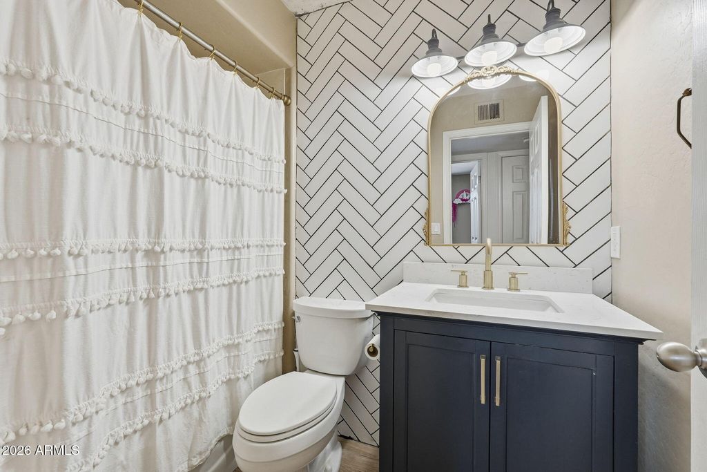 Image 39 of property listing at 2858 E REDFIELD Road, Gilbert, AZ 85234