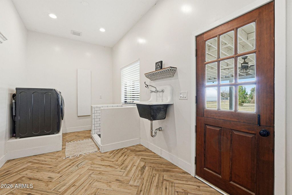 Image 41 of property listing at 2858 E REDFIELD Road, Gilbert, AZ 85234