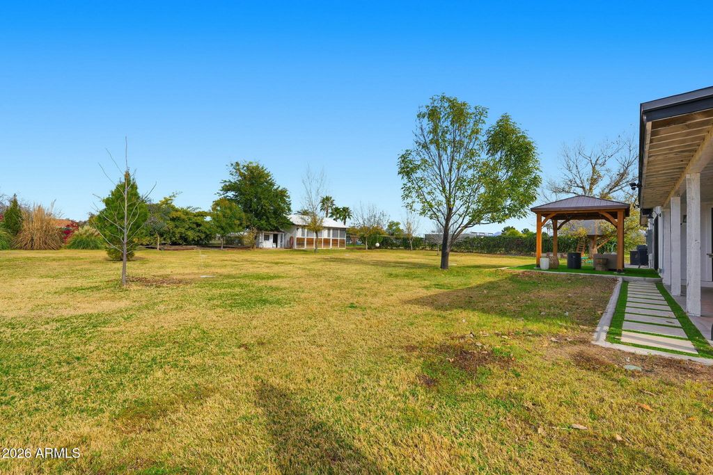 Image 44 of property listing at 2858 E REDFIELD Road, Gilbert, AZ 85234