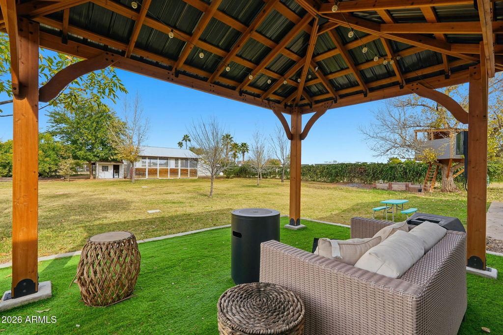 Image 45 of property listing at 2858 E REDFIELD Road, Gilbert, AZ 85234