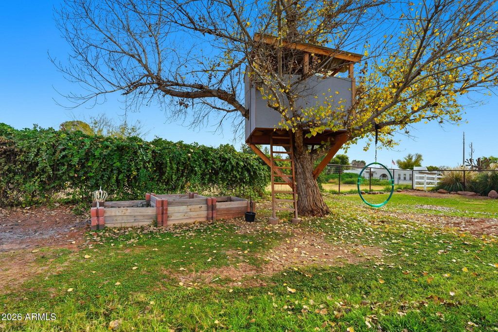Image 46 of property listing at 2858 E REDFIELD Road, Gilbert, AZ 85234
