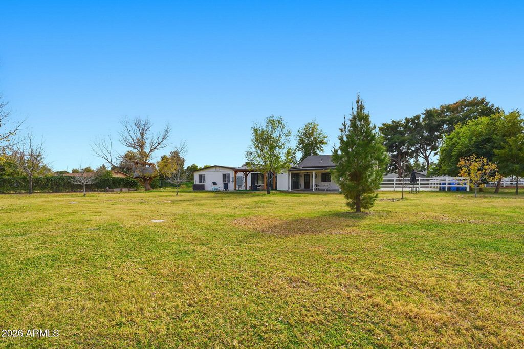 Image 48 of property listing at 2858 E REDFIELD Road, Gilbert, AZ 85234
