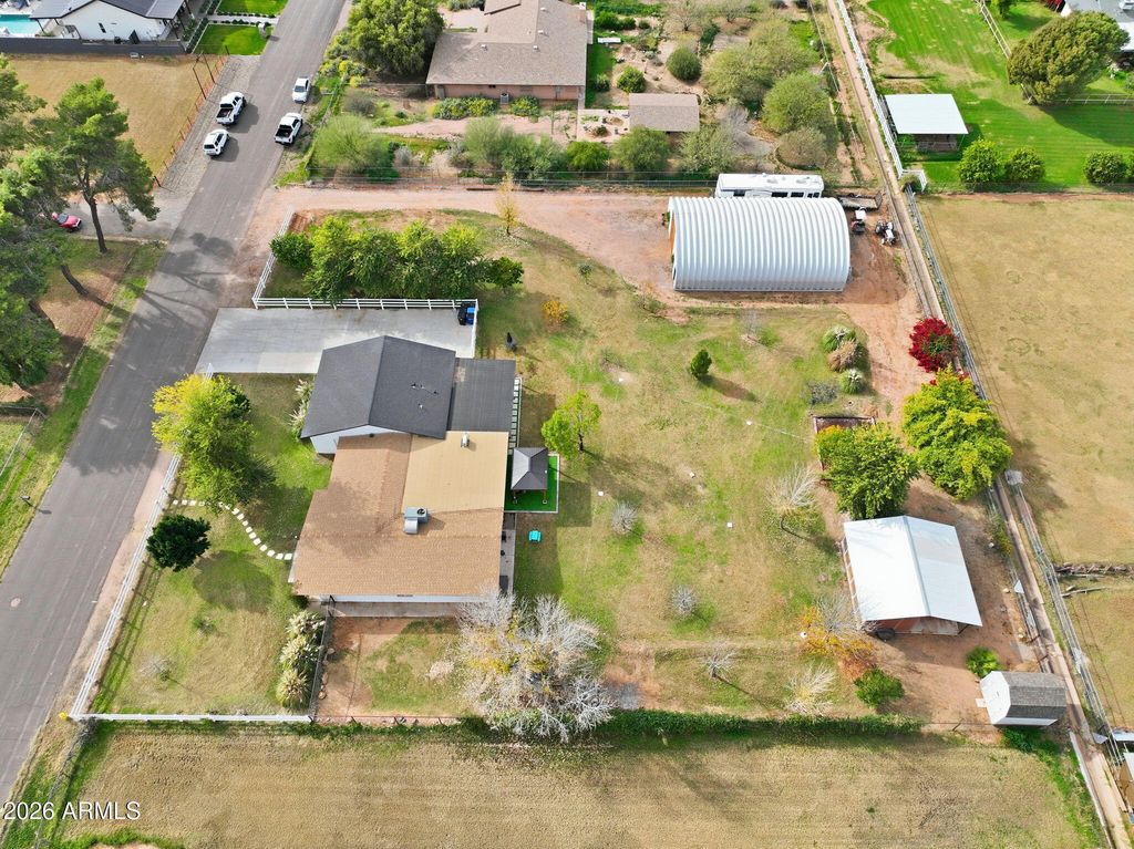 Image 8 of property listing at 2858 E REDFIELD Road, Gilbert, AZ 85234