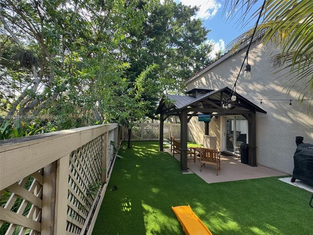 11078 Mainsail Dr, Cooper City, FL 33026