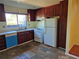 7320 Lennox Avenue, Van Nuys (los Angeles), CA 91405