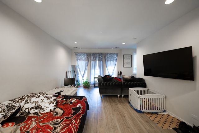 321 S Washtenaw Avenue, Chicago, IL 60612