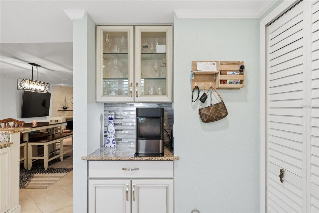 Image 11 of property listing at 501 SANDY HOOK ROAD, Treasure Island, FL 33706