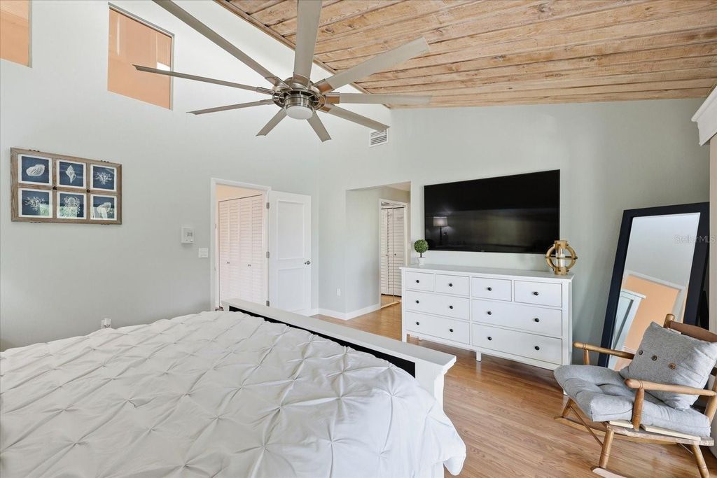 Image 28 of property listing at 501 SANDY HOOK ROAD, Treasure Island, FL 33706