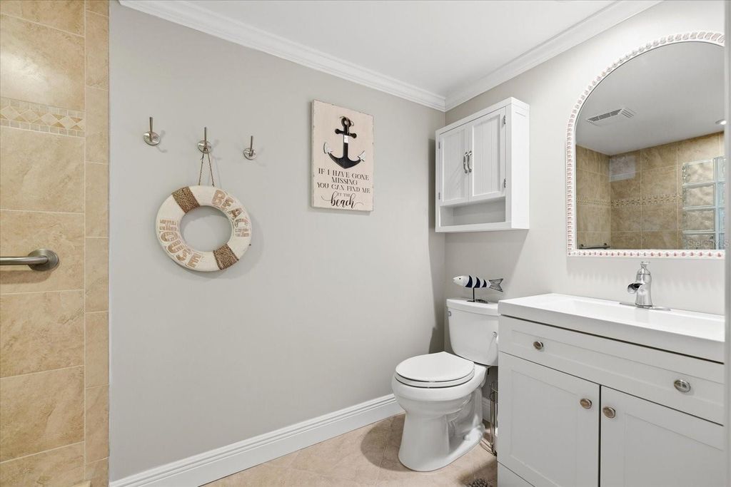 Image 41 of property listing at 501 SANDY HOOK ROAD, Treasure Island, FL 33706