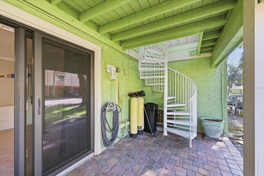 Image 44 of property listing at 501 SANDY HOOK ROAD, Treasure Island, FL 33706