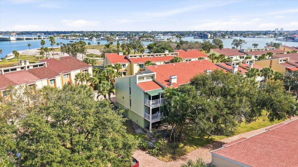 Image 57 of property listing at 501 SANDY HOOK ROAD, Treasure Island, FL 33706