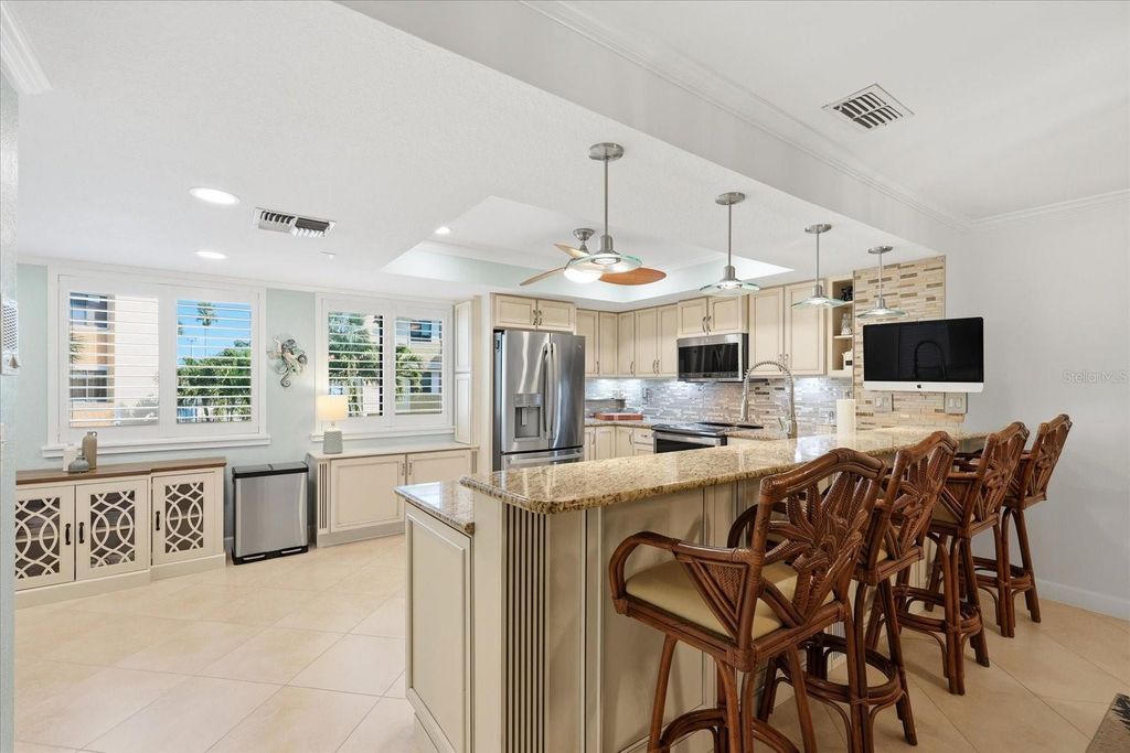 Image 8 of property listing at 501 SANDY HOOK ROAD, Treasure Island, FL 33706