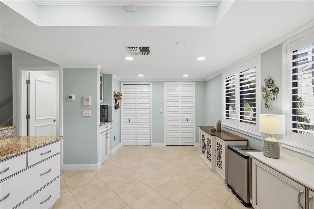 Image 10 of property listing at 501 SANDY HOOK ROAD, Treasure Island, FL 33706