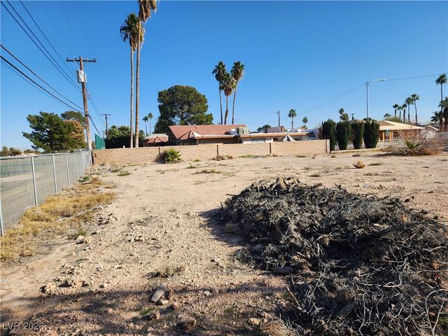 2136 Mohigan Way, Las Vegas, NV 89169