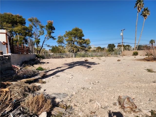 2136 Mohigan Way, Las Vegas, NV 89169