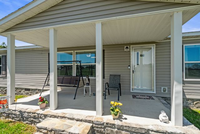 5555 King Robert Ln, Westmoreland, TN 37186