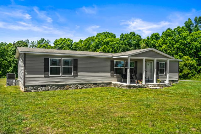 5555 King Robert Ln, Westmoreland, TN 37186