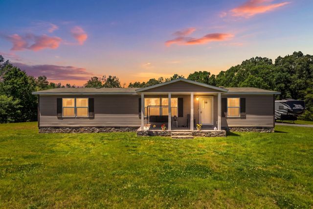 5555 King Robert Ln, Westmoreland, TN 37186