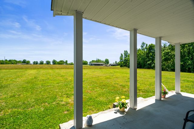 5555 King Robert Ln, Westmoreland, TN 37186